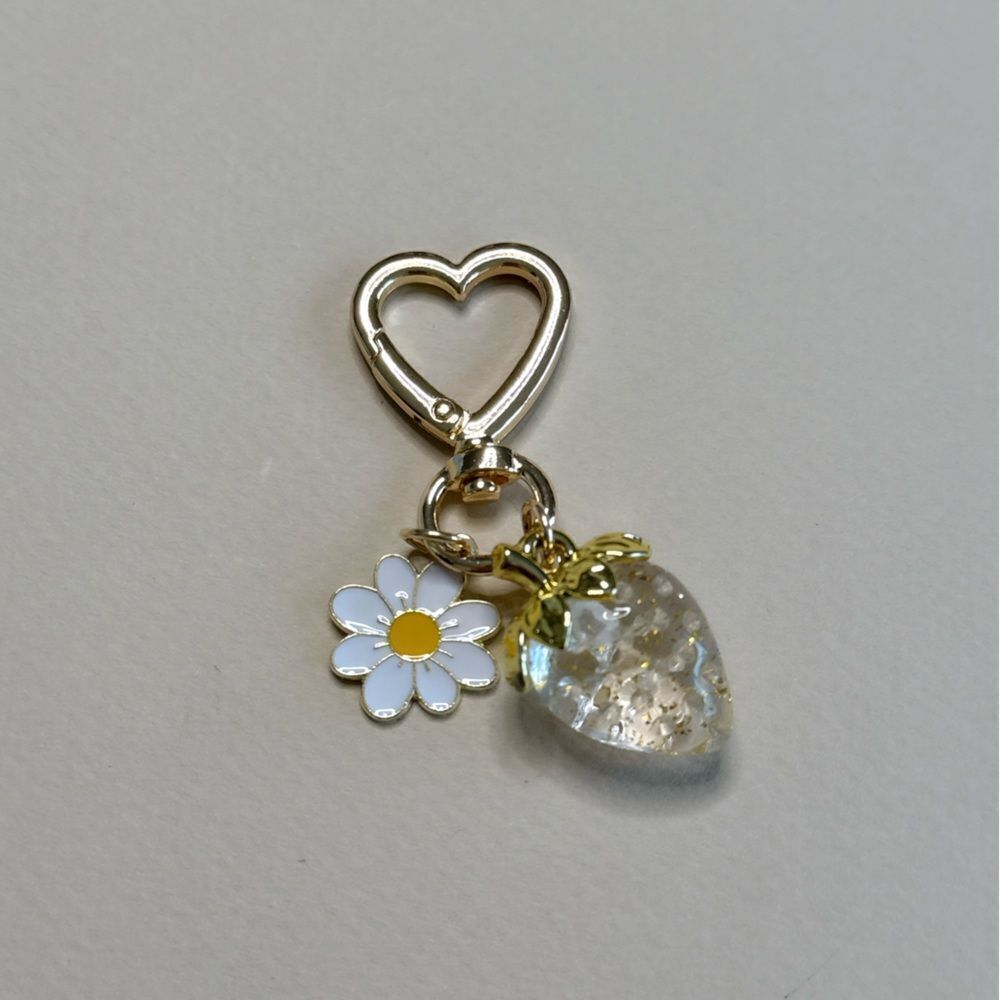 Strawberry keychain S1038